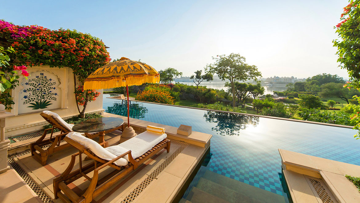 Luxury Hotel'