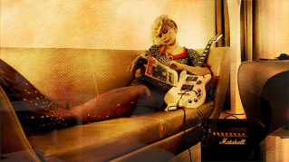 Singing Mermaid Artist nearly flooded Nhow Hotel Berlin whil'