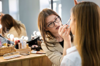 Professional Online Makeup Course Market