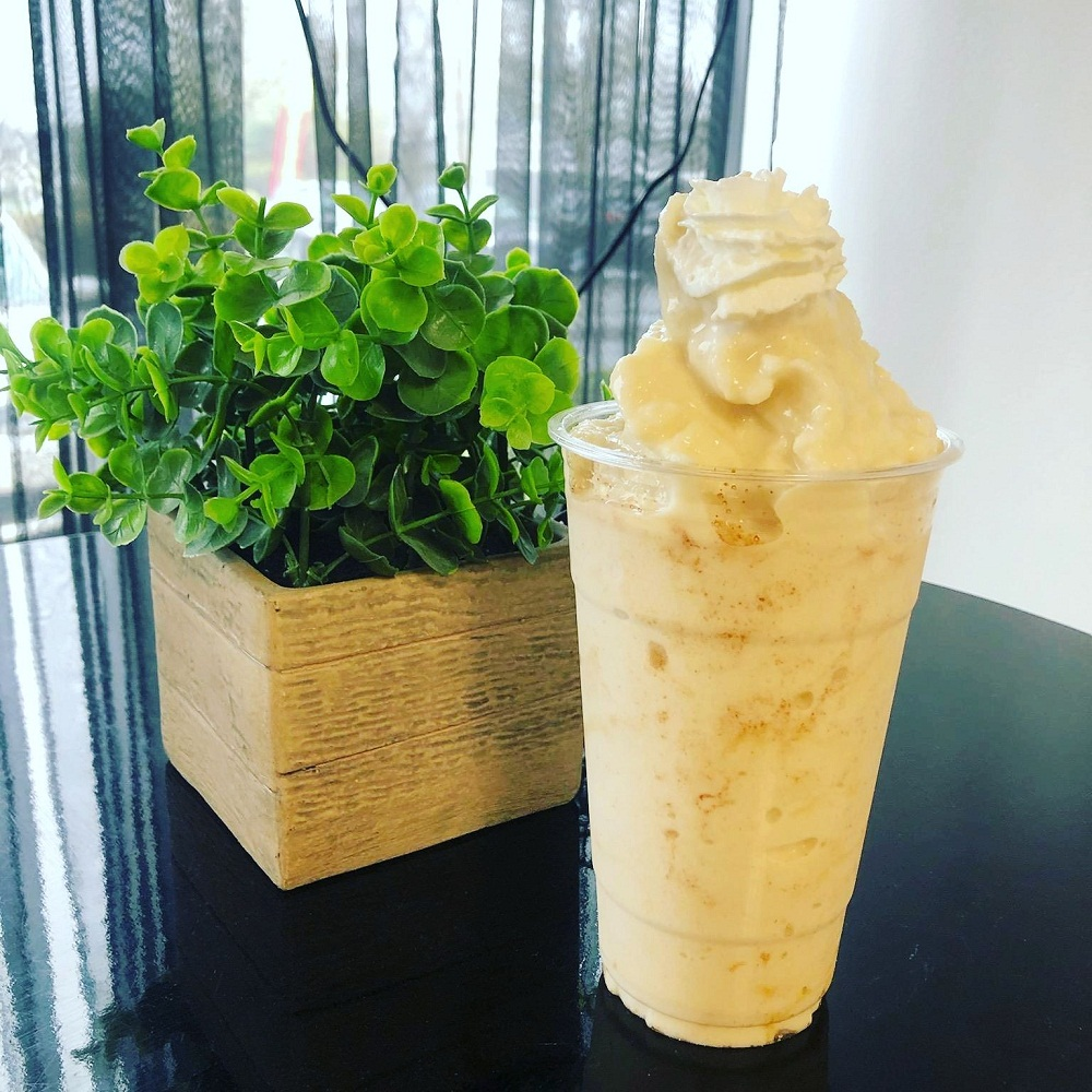 Rave Nutrition and Fitness Logo