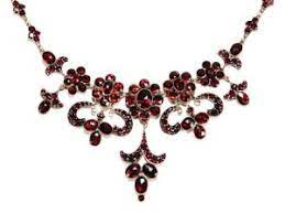 Garnet Necklace Market'