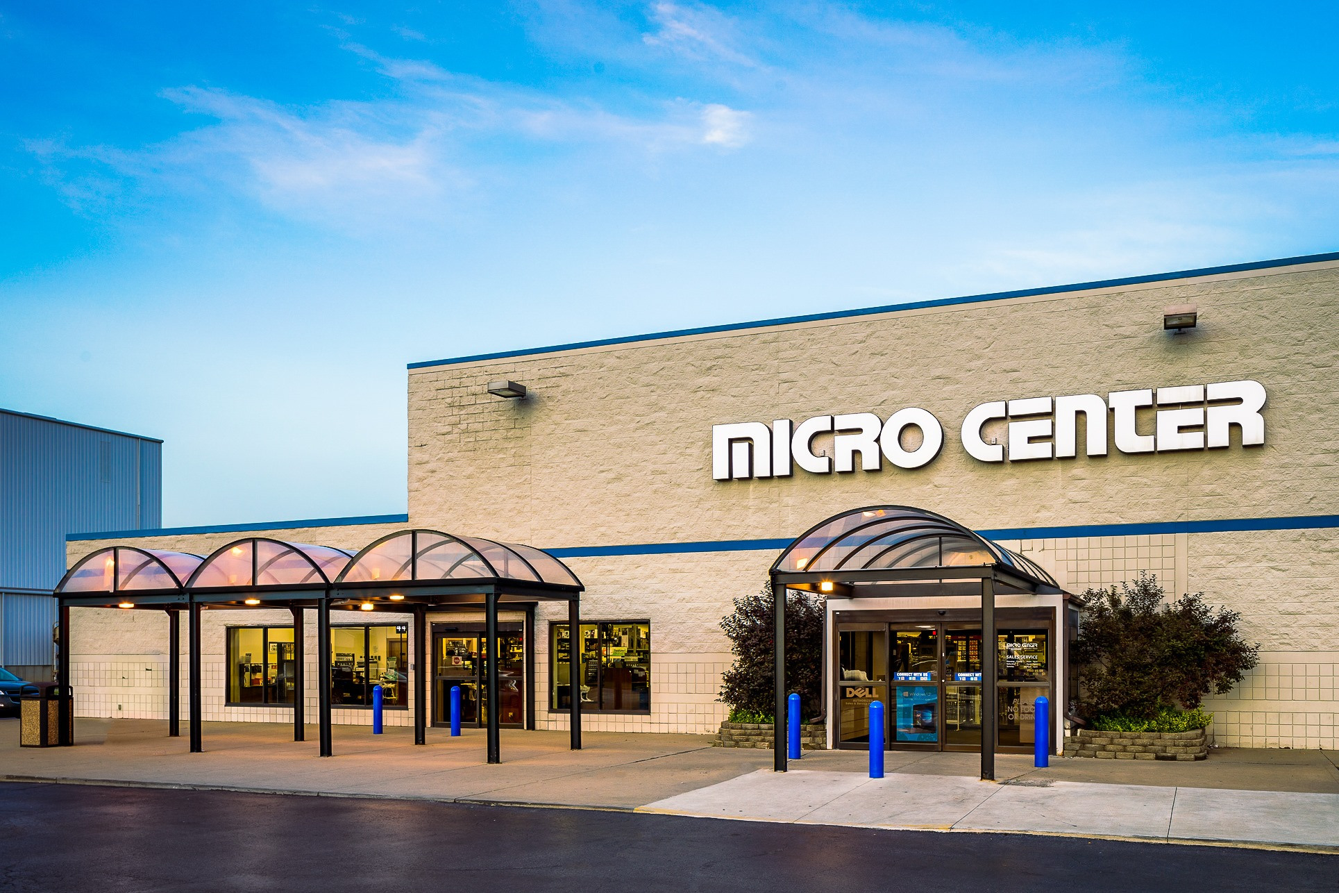 Company Logo For Micro Center'