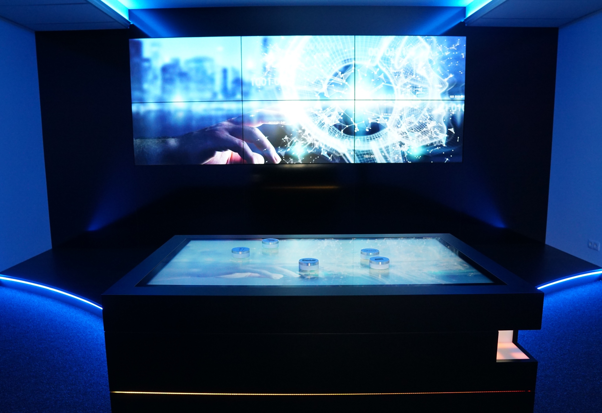 Interactive Showroom with Multitouch Table by Garamantis'