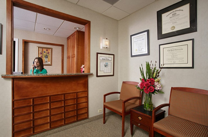 Prosthodontist'