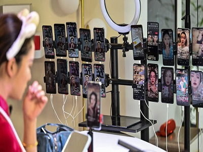 Live E-commerce Market