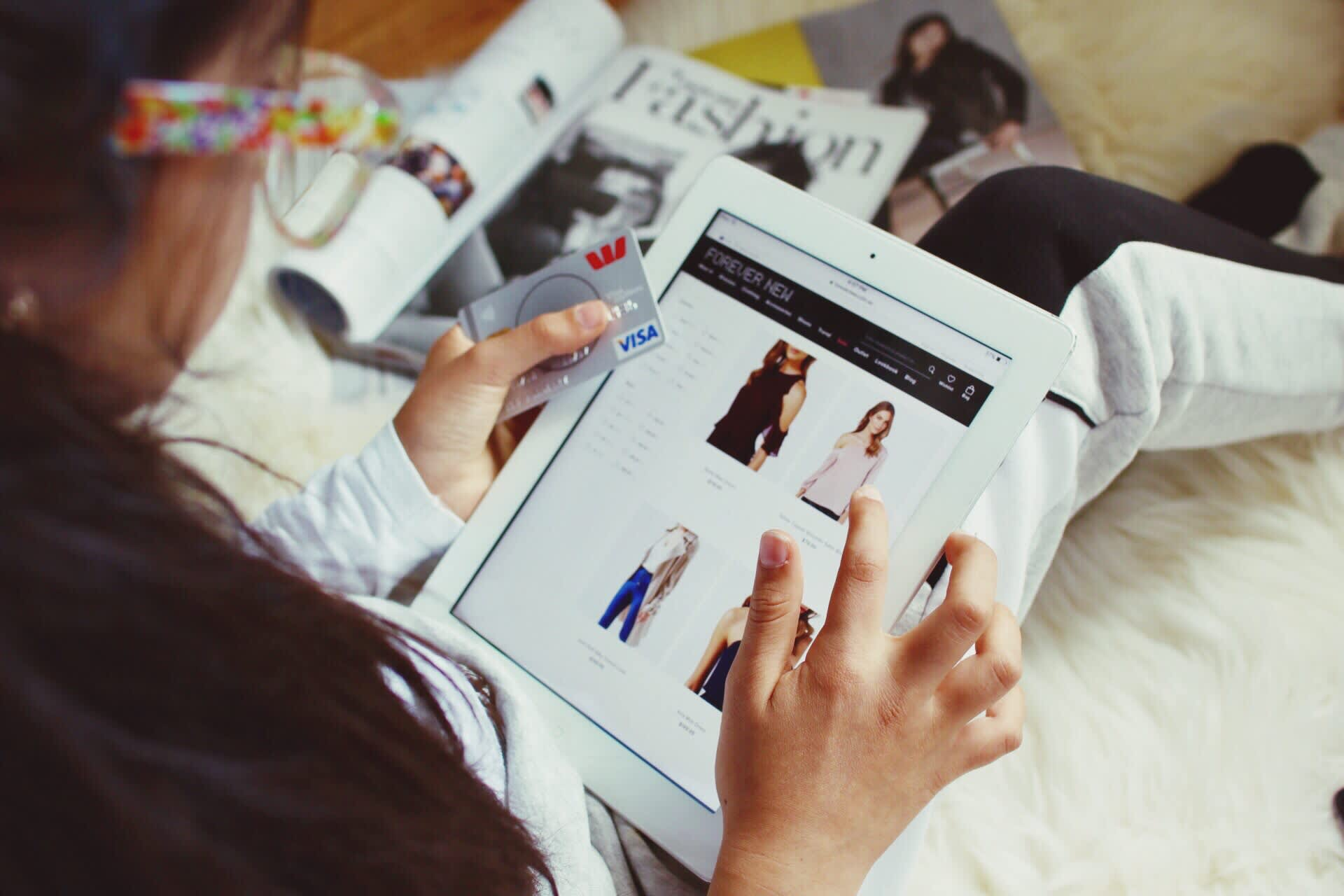 Online Apparel Retailing Market'