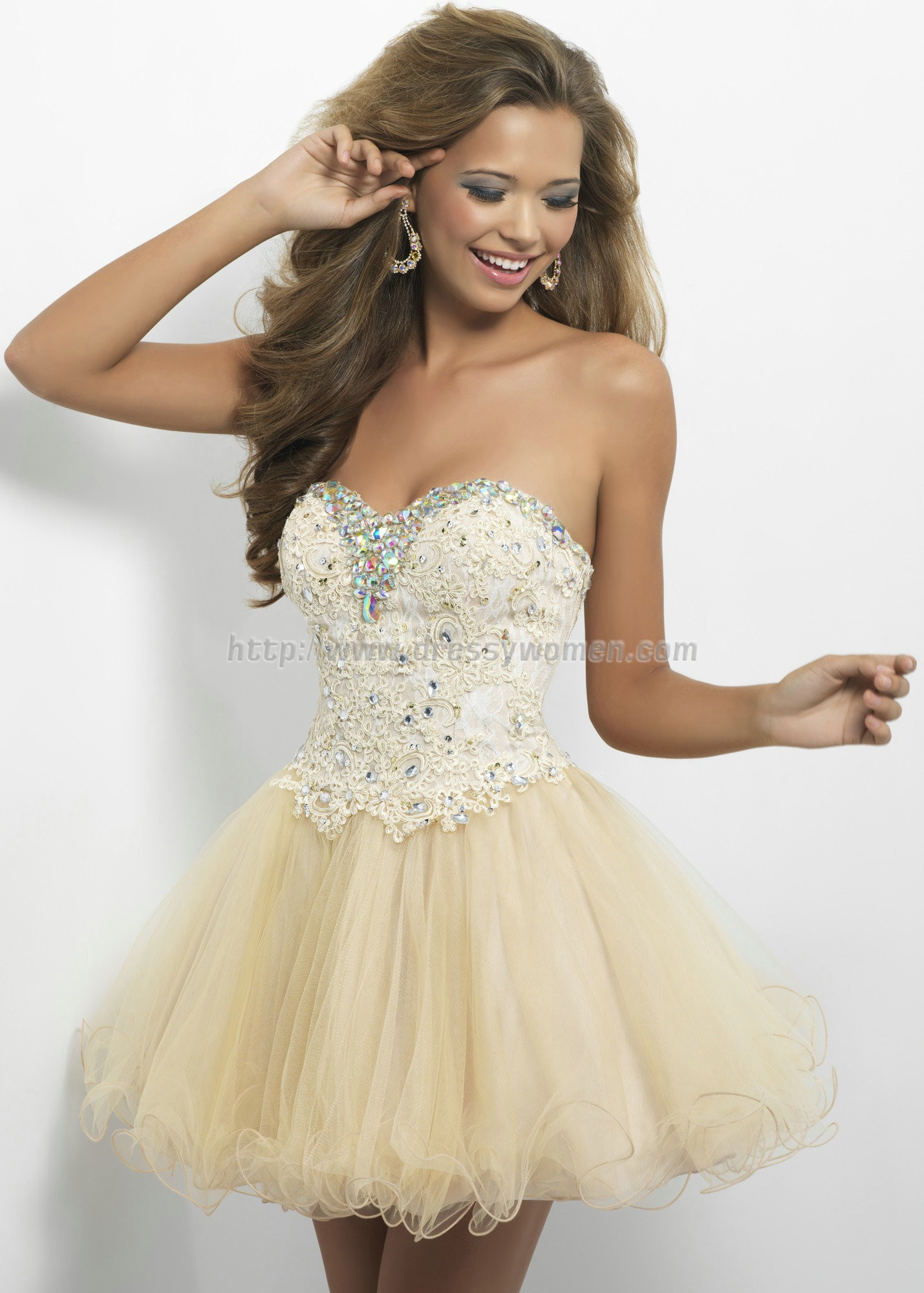 Look Elegant and Fabulous in Dressywomen's Newest Short Dres'