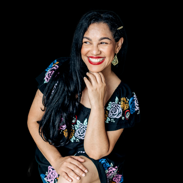 Elayna Fernandez'