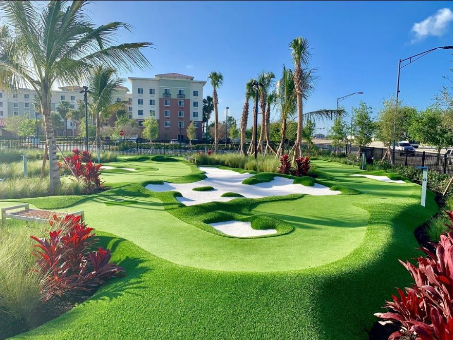 Miniature golf artificial turf