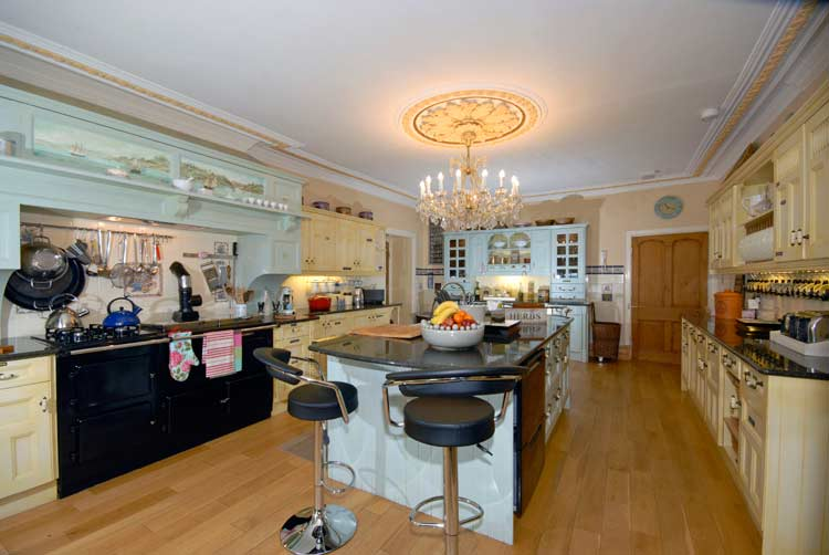 A dreamy kitchen for cooking enthusiasts'