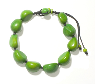Bold Tagua-Nut-Necklace made by Colombian craftswomen.'