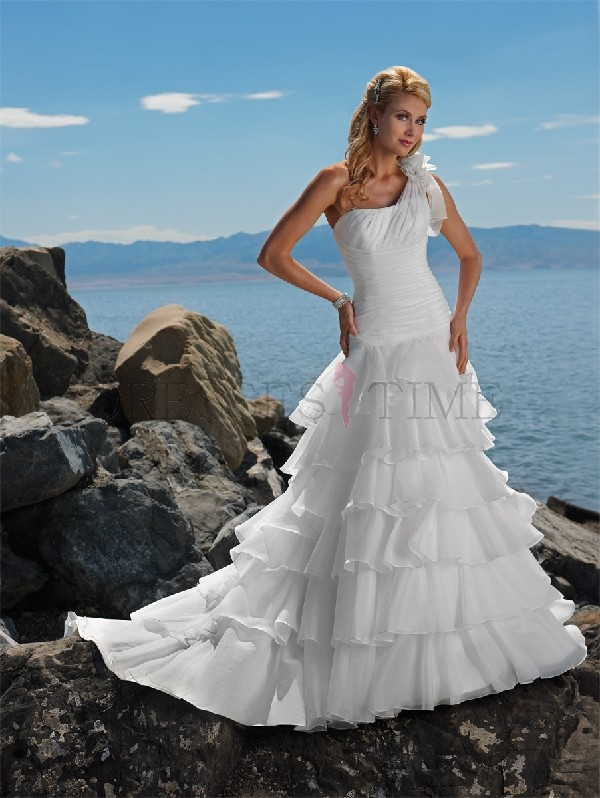 Cheap Customized Wedding Dresses at Dressestime'