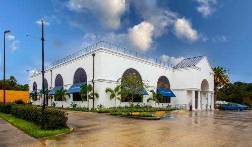 Company Logo For The Brain Wave Center'