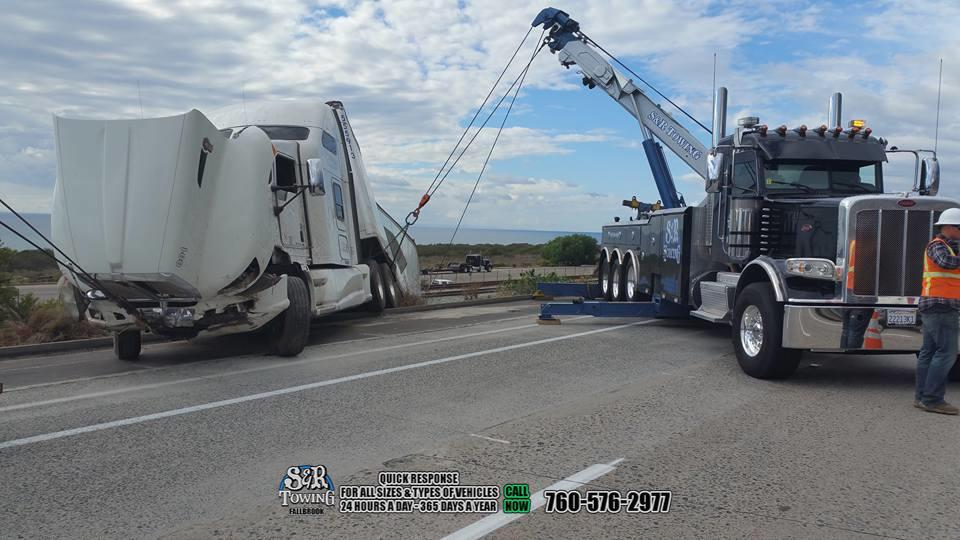 S &amp; R Towing Inc. - Fallbrook'