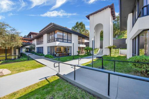 Peninsula Health Center'