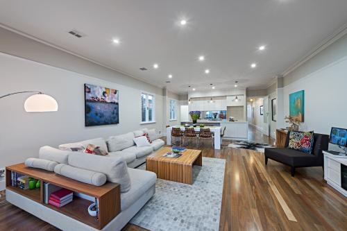 Company Logo For New Realm Homes'