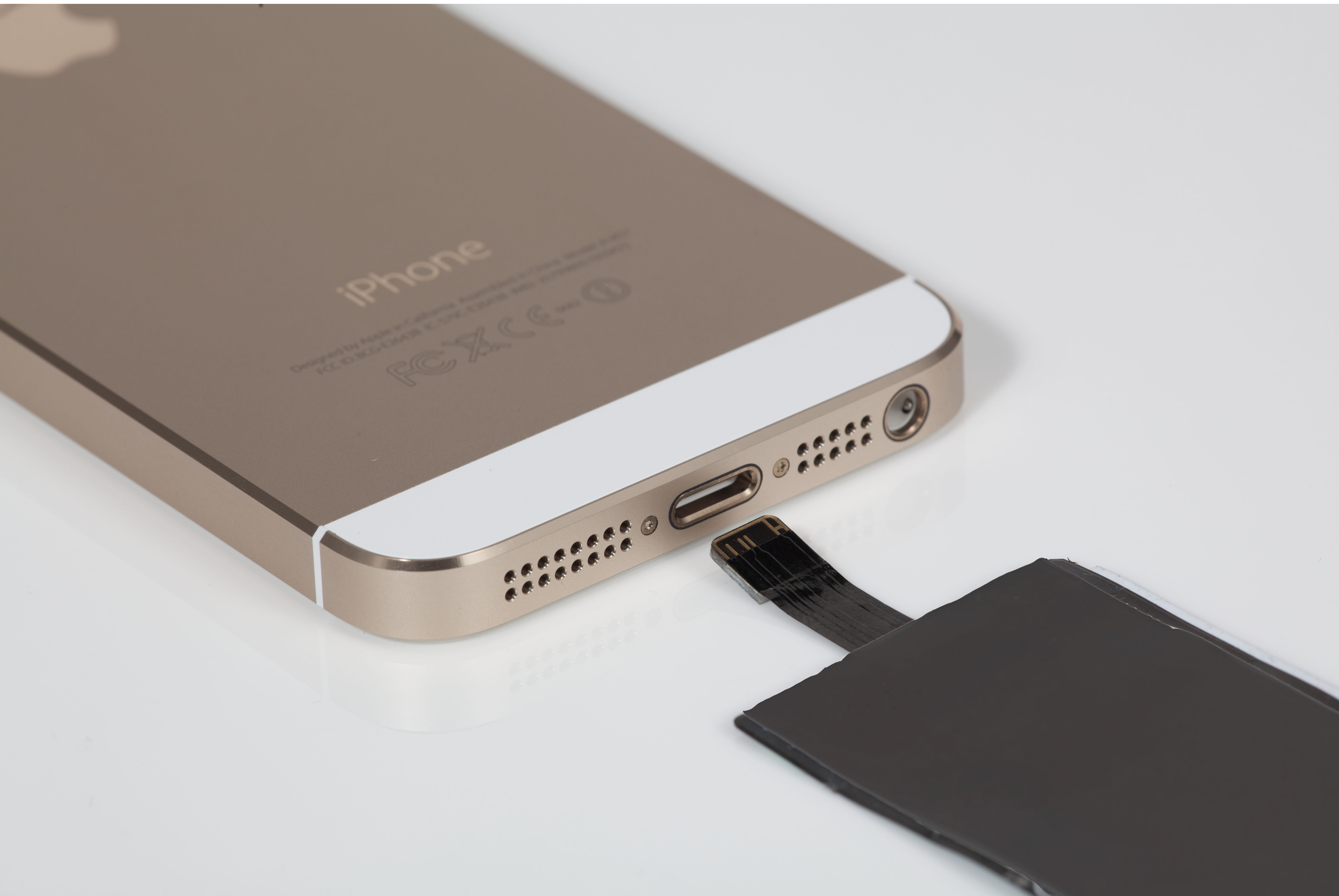 iQi wireless charger for iPhone