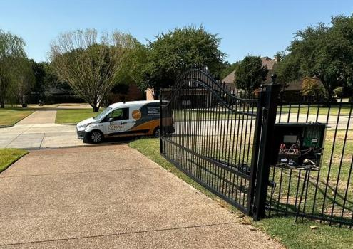 Company Logo For Everlast Gates & Doors'