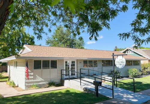 Company Logo For Hunt Dentistry'