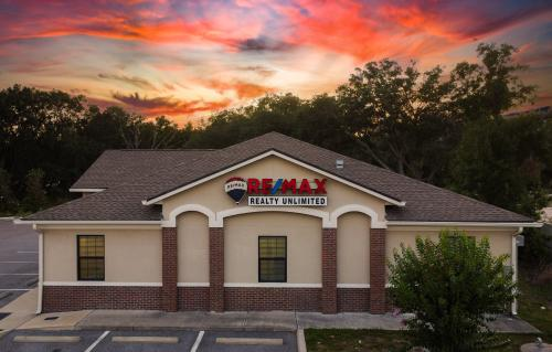 Company Logo For RE/MAX Realty Unlimited'