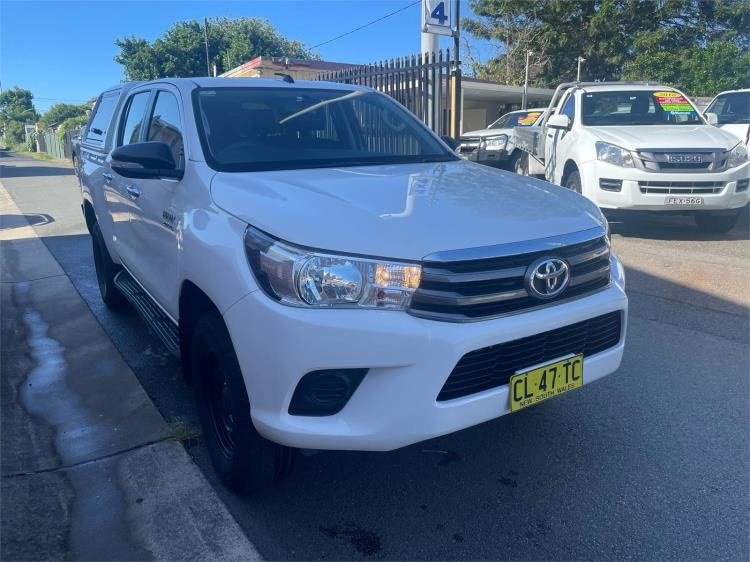 2017 TOYOTA HILUX DUAL CAB UTILITY SR (4x4) GUN126R'