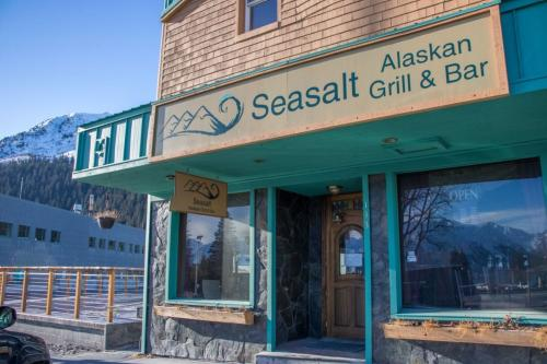 Company photo 2 For SeaSalt Alaskan Bar & Grill'