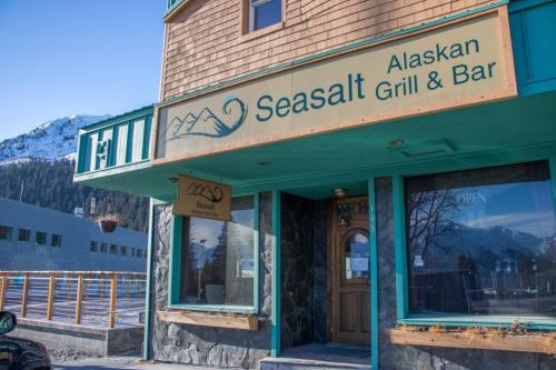 Company photo 2 For SeaSalt Alaskan Bar &amp; Grill'