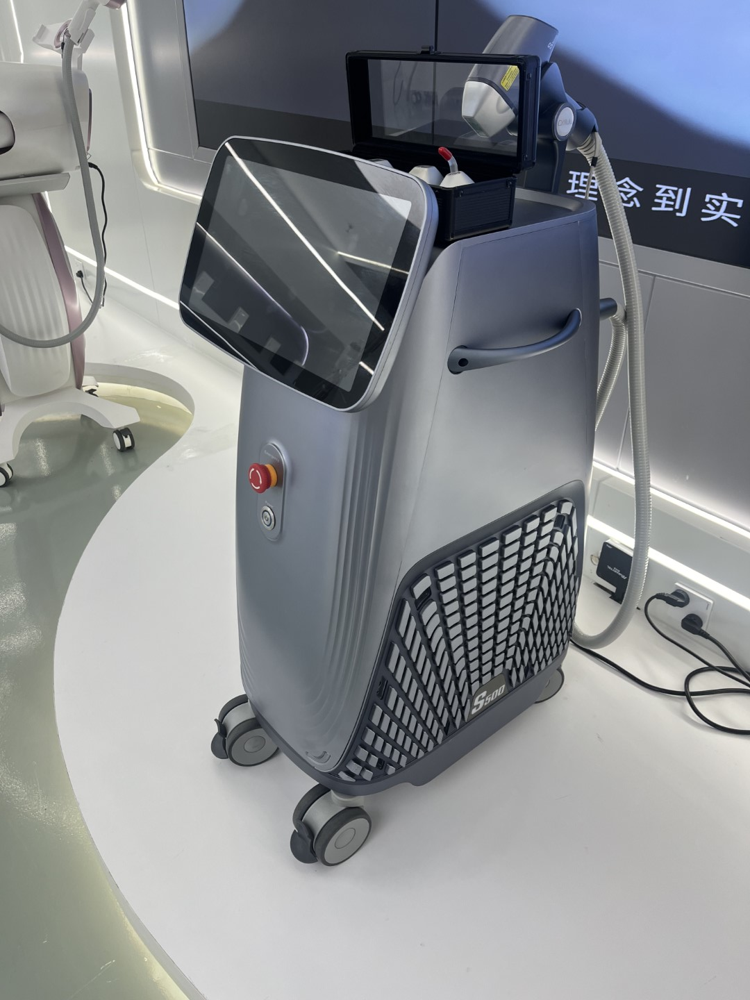 Ciellulu S500 Diode laser machine at ciellulu showroom