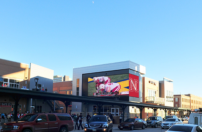 Lighthouse LED Display "The Cube" at Lincoln's Rai