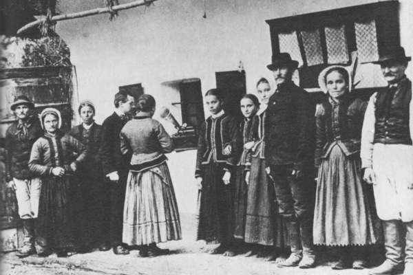 Following Bart&oacute;k