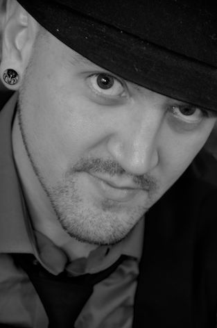 Singer-Songwriter Sean Reyes