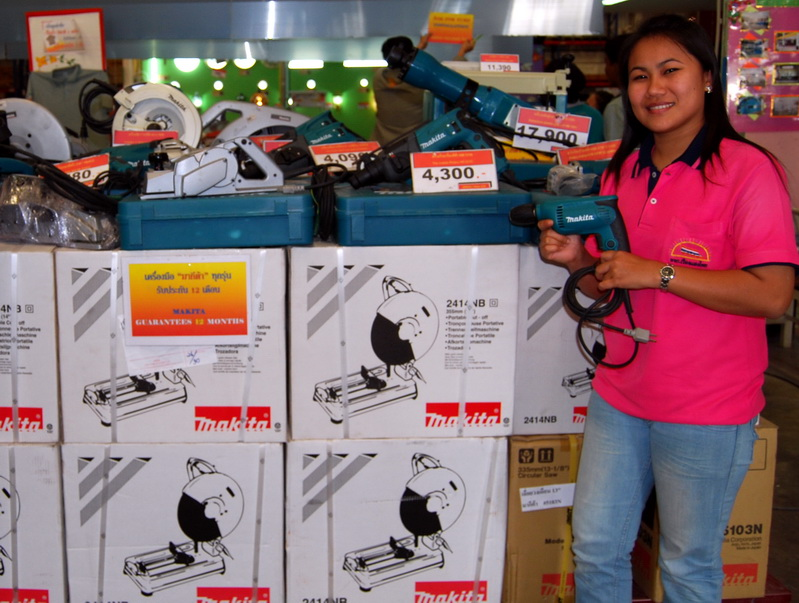 Miss Wandee inside Ruangsangthai Buriram Hardware