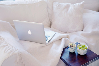 8 Reasons Why Companies Should Hire a Professional Blogger