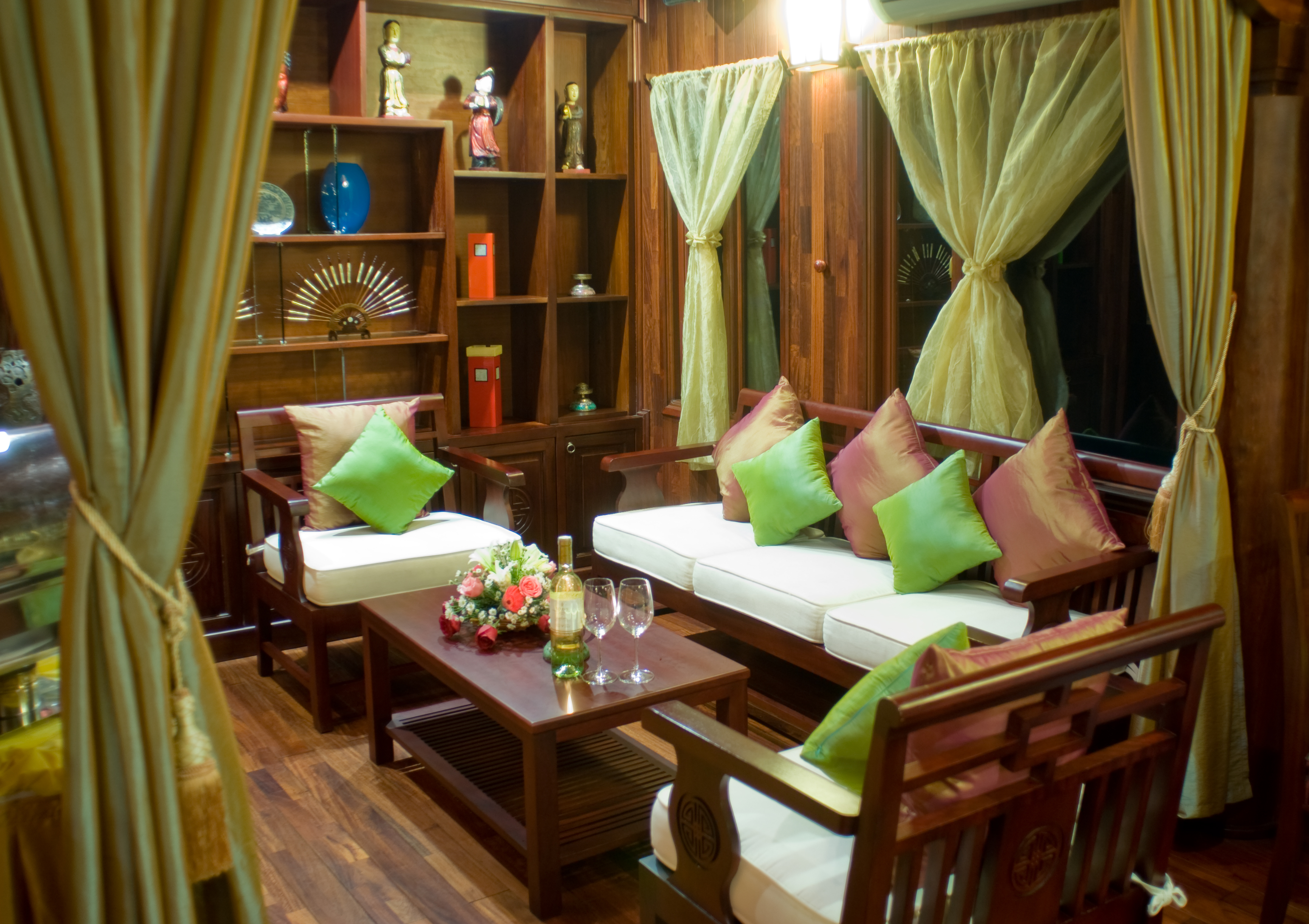 Indochina Sails - Luxurious'