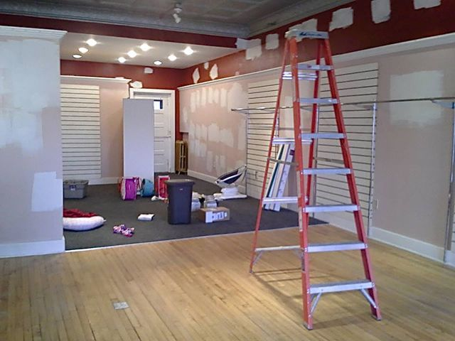 Teeny Bee Boutique Free Community Room.