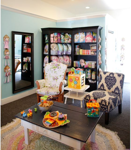 Teeny Bee Boutique Free Community Room.