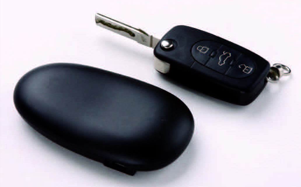 CloudHawk GPS with car key'