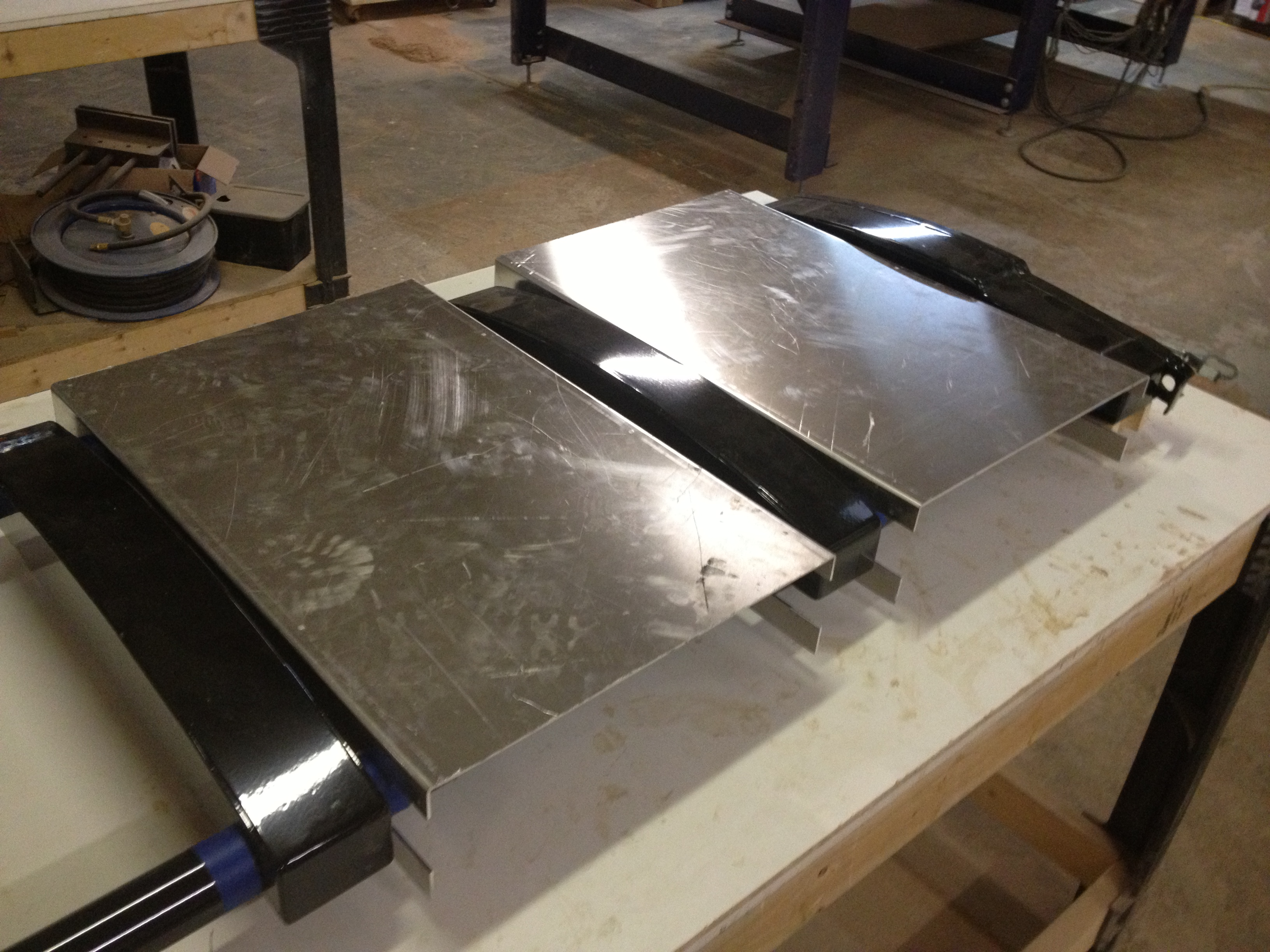 AriesGate Tailgate with Inserts'