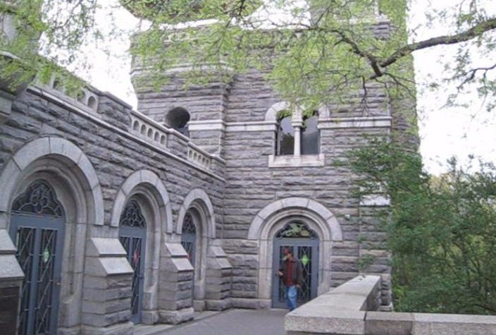 Ghost Doctors -- Haunted Castle NYC'