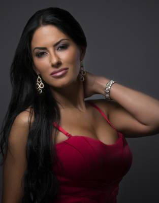 Zoya Ghamari with Fuse Salon'