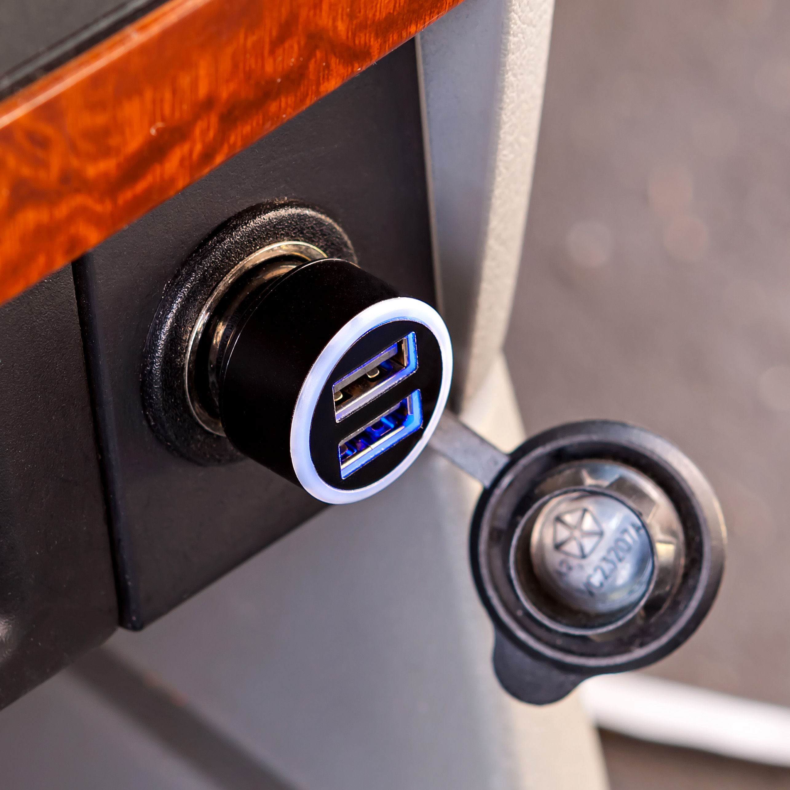 Boomur iPhone 6 Car Charger'