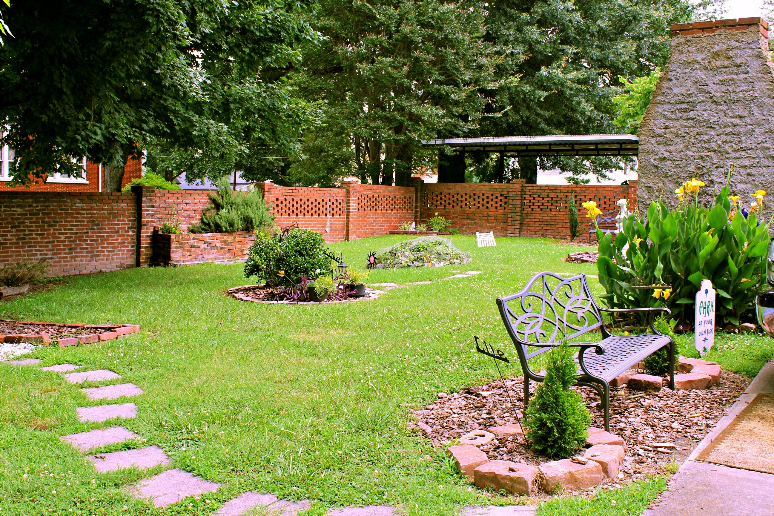 Garden at The Inn of the Patriots