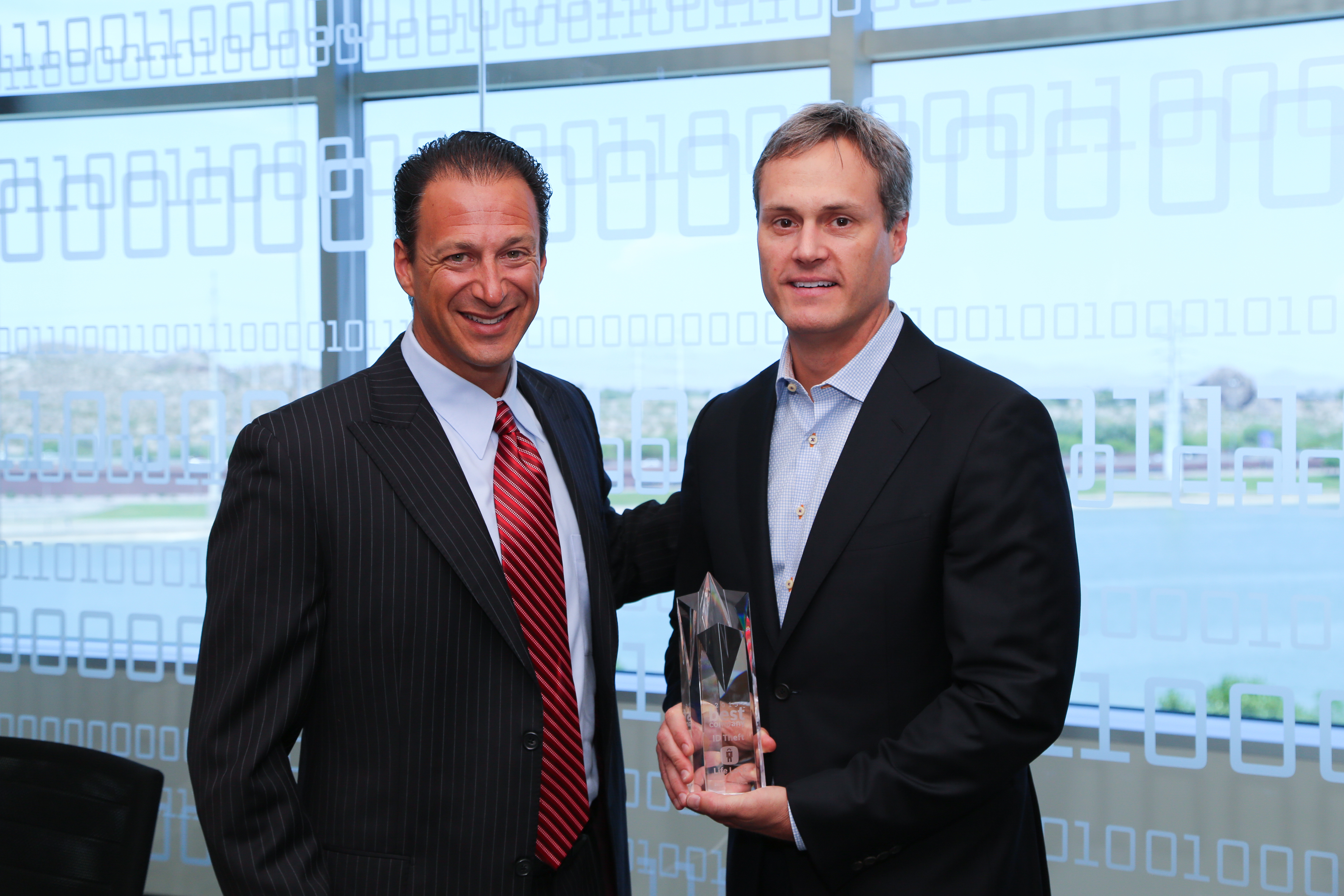 BestIDTheftCompanys Presents LifeLock with 2015 Besty Award'