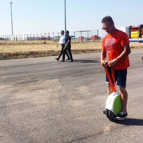 Elfin Transport of City&ndash;Airwheel Twin wheel self b'