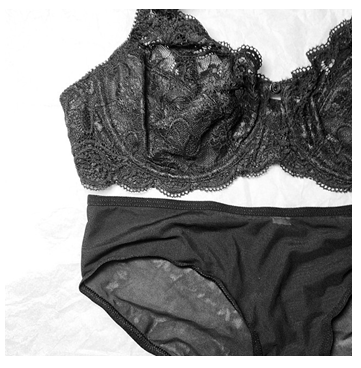 Selena Gomez sizzles in only her underwear for latest music